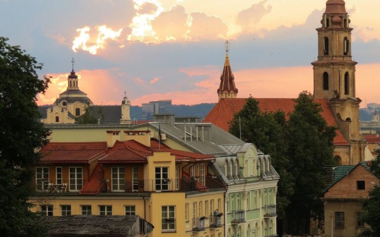 vilnius-4229320_1920-1152x1536